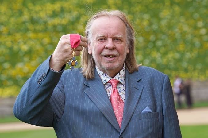BREAKING: Progressive Rock Icon Rick Wakeman Announces Departure from Music to Pursue Career as Professional Chef..see..more..