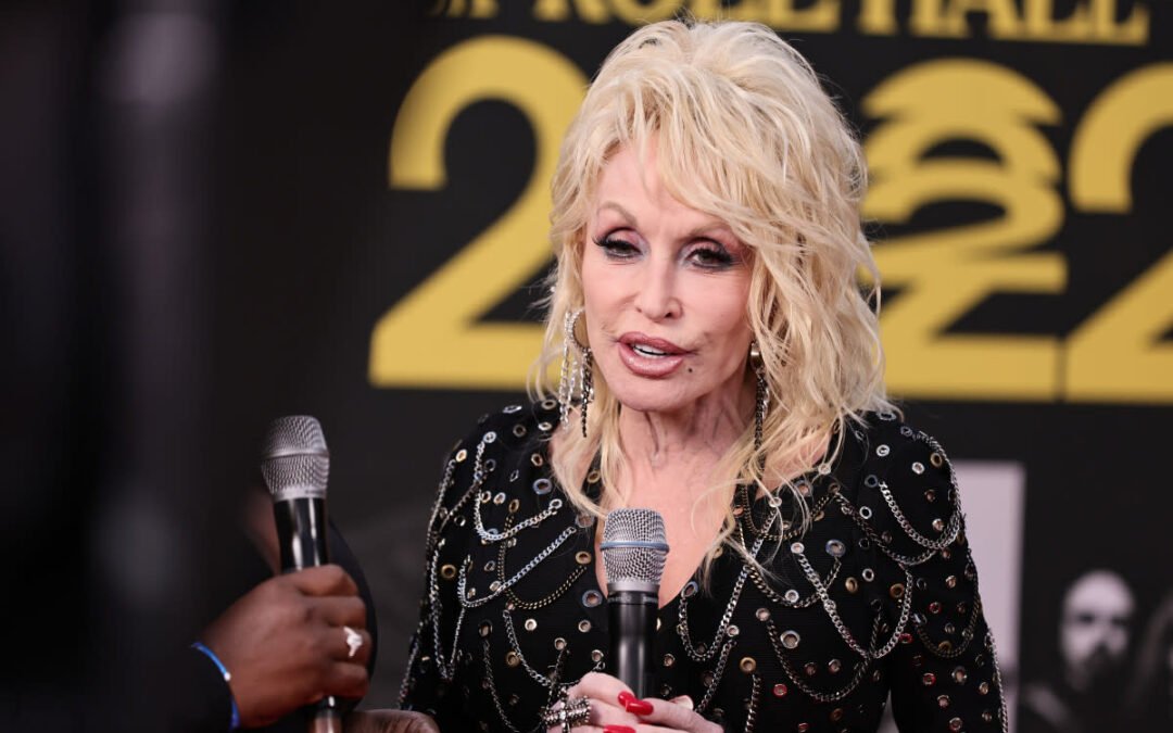 Heartbreaking News: Dolly Parton Announces Major Changes to Dollywood – Fans React in Shock