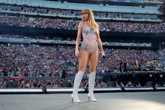 EXCLUSIVE: Taylor Swift to Perform ‘Midnights’ at Amon G. Carter Stadium, Surprising Fans with $4,500 Pay Deal….