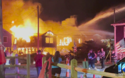 JUST NOW: Few minutes ago Davastating: fire burn down the Biggest Restaurant in 🇨🇦Colwood  Causing Devastation and Life Including Five neighbouring due to.…