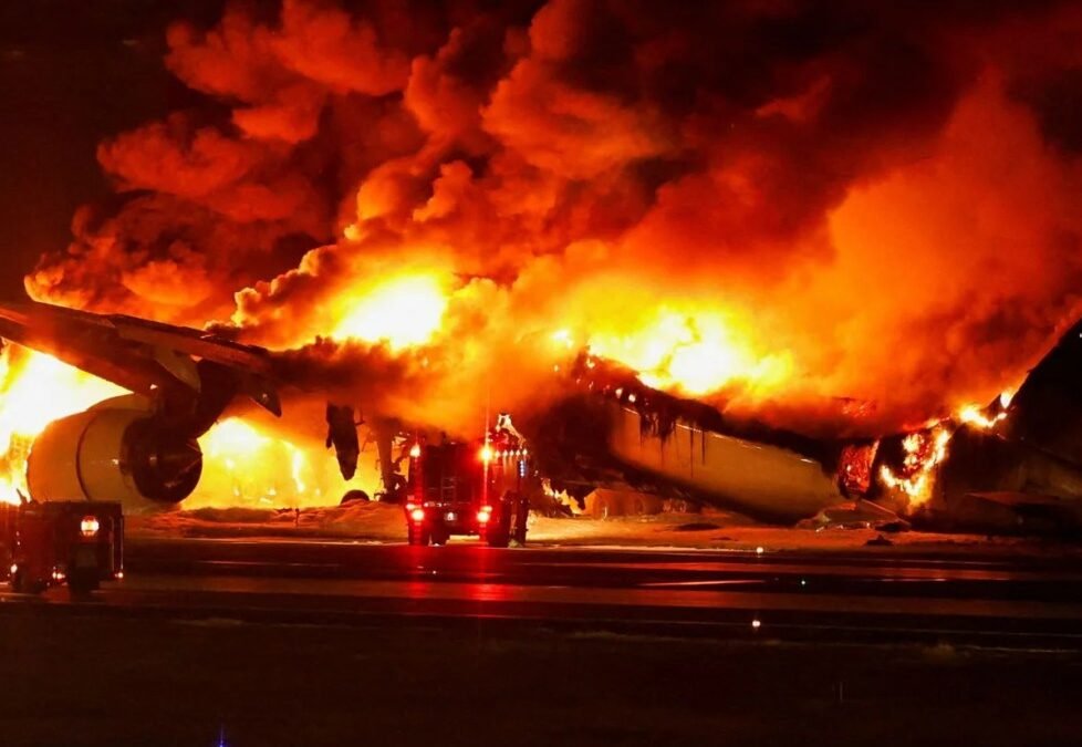 BREAKING NEWS: Davastating: fire burn down the Beautiful Dollywood in Tennessee Just Now due to.……