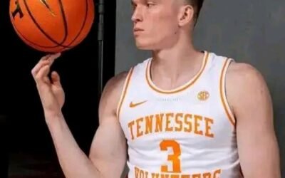 Breaking News: Tennessee Vols secures a major commitment from Dalton Knecht, the top-ranked player in the nation for the 2026 basketball class, according to the latest rankings.