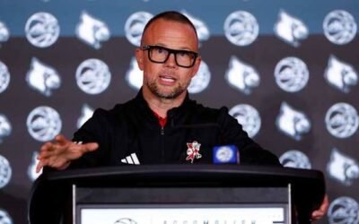 DEAL ACCEPTED: Louisville Cardinals basketball Head Coach, Pat Kelsey now with Kentucky Wildcats also left a Shocking message for Management and the entire Louisville Cardinals that concerning……..see more