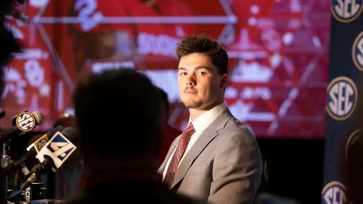 Terrifying Bombshell: Few minutes ago, Sooners Quarter Back sadly announced his departure from Oklahoma Sooners, with tears and explained his decision… See more