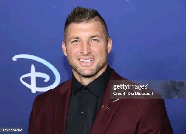 Tim Tebow returns to the Florida Gators in an important coaching position, igniting celebrations across the country………