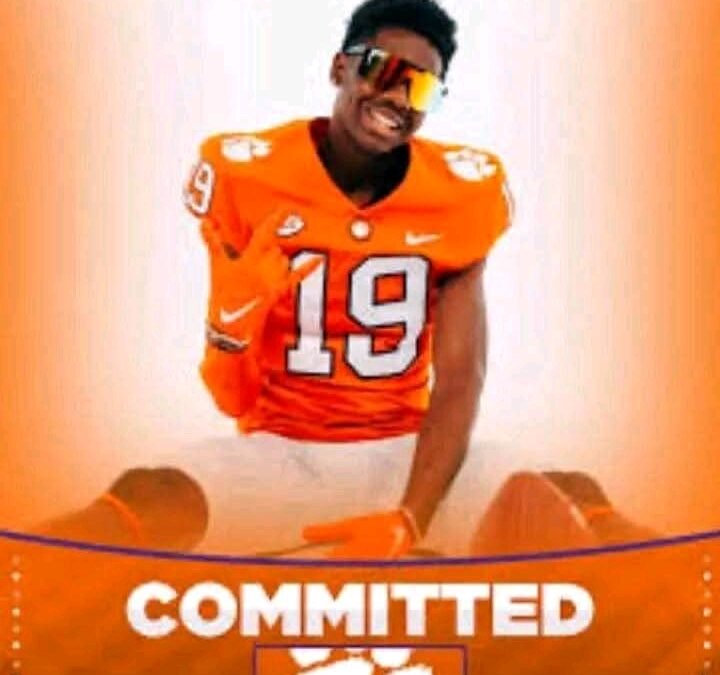 BREAKING: 4 Star WR Shocks South Carolina with Decommitment, Flips Commitment to Clemson Tigers over Missouri, and…..